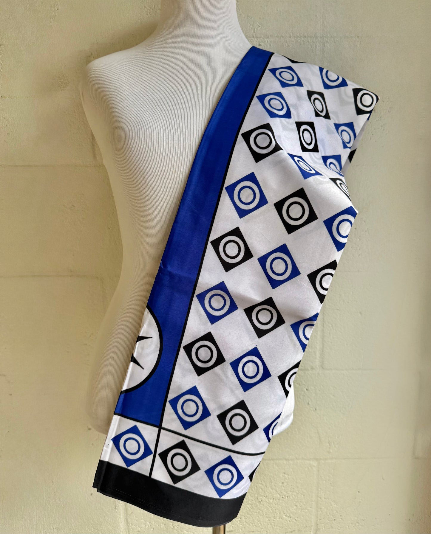 Fish Ibhayi lamadlozi. Ancestral fabric