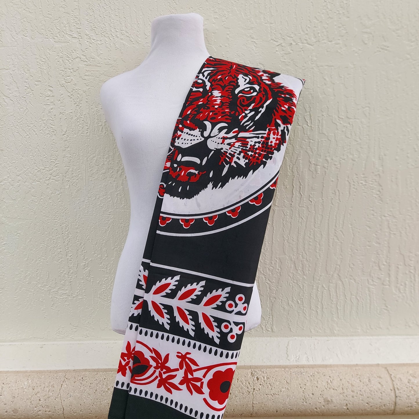 Cheetah Ibhayi lamadlozi. Ancestral fabric